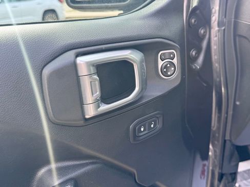 Used 2019 Jeep Wrangler Unlimited Sport S image 8