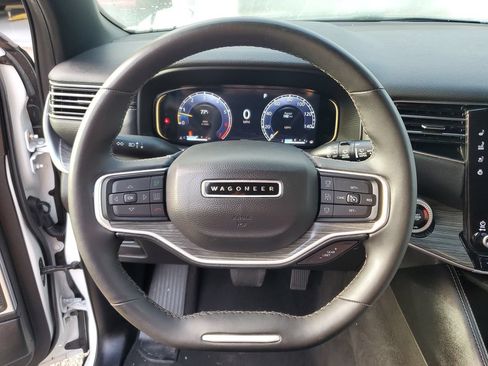 Used 2023 Jeep Wagoneer L Series II AWD/4WD image 20