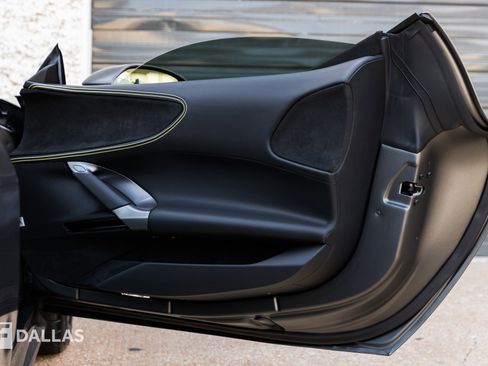 Used 2025 Ferrari SF90 Spider image 36