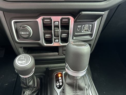 New 2025 Jeep Gladiator Sport image 40