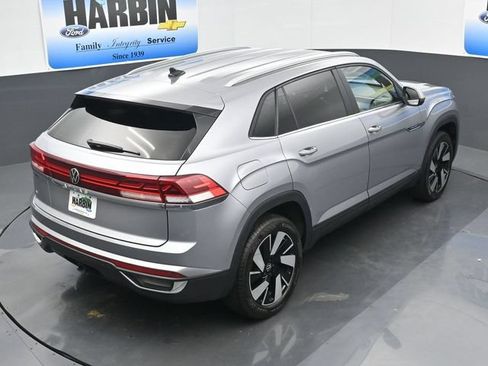 Used 2024 Volkswagen Atlas Cross Sport SE FWD image 26