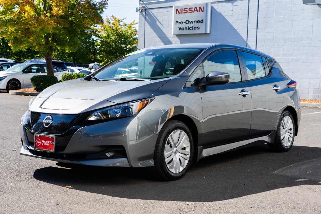 Used 2025 Nissan Leaf S FWD image 3