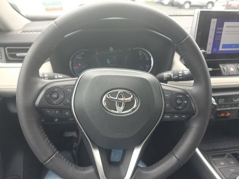 Used 2023 Toyota RAV4 XLE Premium AWD/4WD image 15