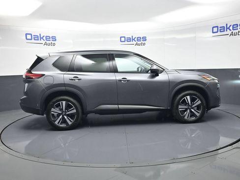 Used 2025 Nissan Rogue SL FWD image 9