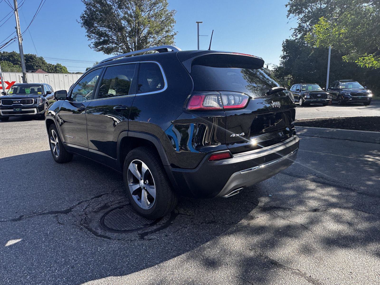 Used 2019 Jeep Cherokee Limited AWD/4WD image 5