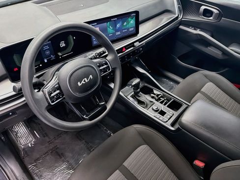 Used 2025 Kia Sorento LX FWD image 7