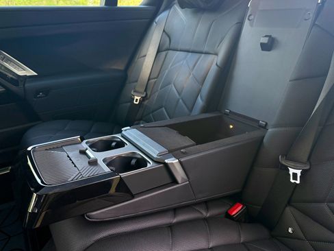 Used 2025 BMW 760i xDrive w/ Executive Package image 34