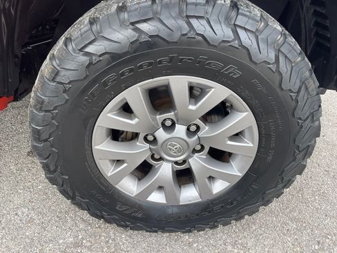Used 2018 Toyota Tacoma 2WD Double Cab image 14
