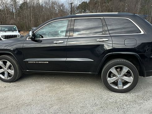 Used 2014 Jeep Grand Cherokee Overland w/ Trailer Tow Group IV image 11