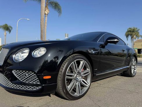 Used 2017 Bentley Continental GT image 13