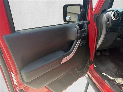 Used 2013 Jeep Wrangler Unlimited Rubicon w/ Connectivity Group AWD/4WD image 10