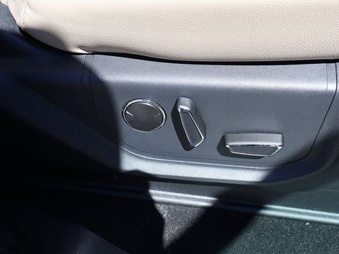Used 2024 Ford Expedition Limited RWD image 37