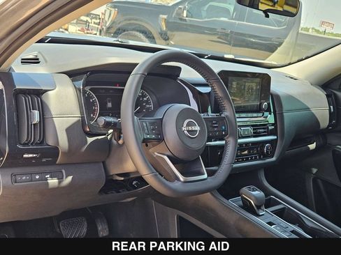 Used 2025 Nissan Pathfinder SV FWD image 11