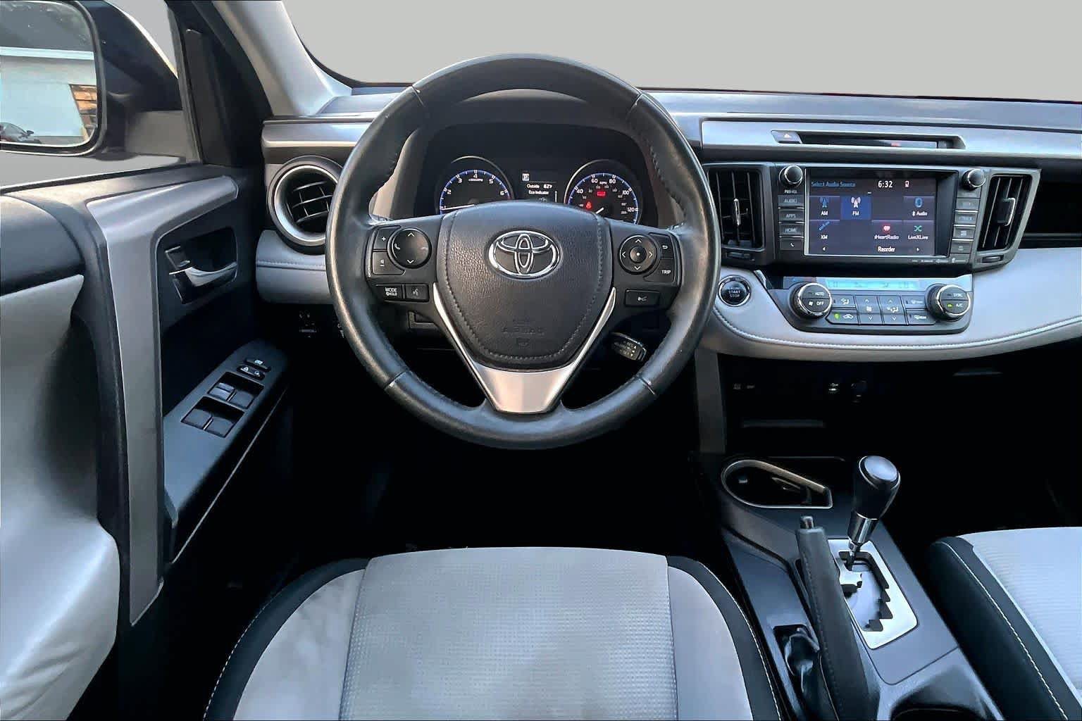 Used 2017 Toyota RAV4 XLE AWD/4WD image 6