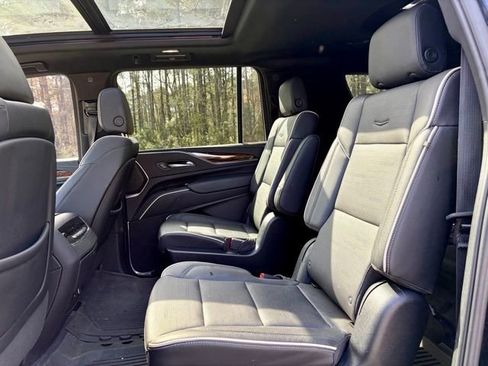 Used 2023 Cadillac Escalade ESV Premium Luxury image 28