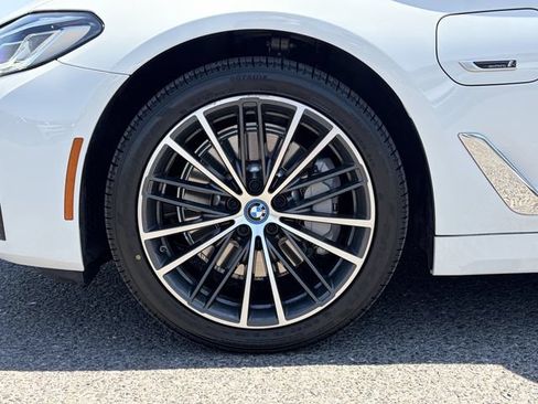 Used 2023 BMW 530e w/ Premium Package RWD image 10