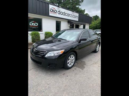 Used 2011 Toyota Camry LE w/ LE Extra-Value Pkg FWD image 1