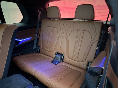 Used 2023 BMW X7 M60i w/ Climate Comfort Package image 24