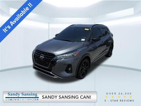 Used 2023 Nissan Kicks SR w/ SR Premium Package FWD image 1