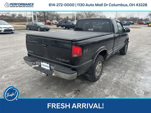 Used 2000 Chevrolet S10 Pickup LS w/ Preferred Equipment Group image 4