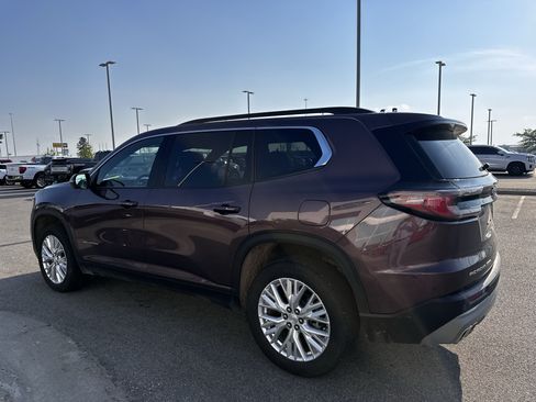 Used 2024 GMC Acadia Elevation w/ Luxury Package AWD/4WD image 3