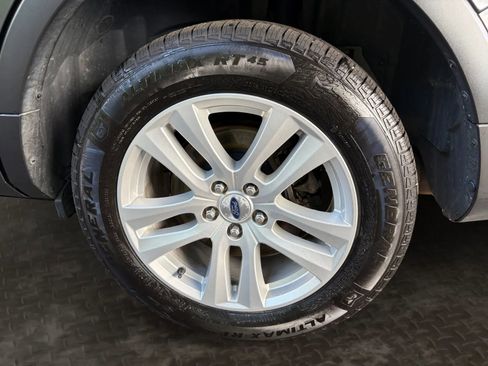 Used 2019 Ford Explorer XLT w/ Equipment Group 201A AWD/4WD image 41