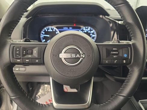 Used 2025 Nissan Pathfinder SV FWD image 31