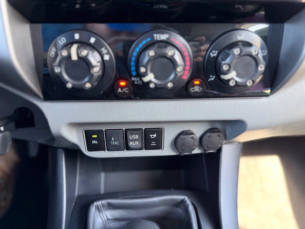 Used 2015 Toyota Tacoma 4x4 Double Cab w/ TRD Off-Road Package image 31