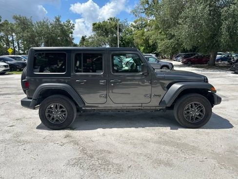 Used 2024 Jeep Wrangler Unlimited Sport AWD/4WD image 18