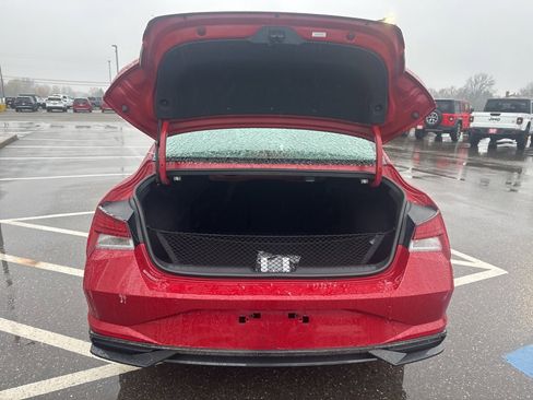 Used 2022 Hyundai Elantra SEL w/ Convenience + Premium Package image 11