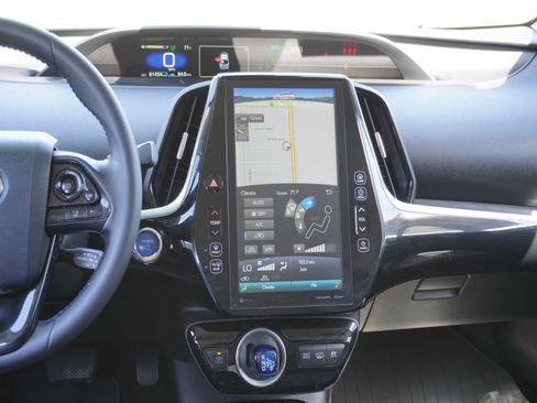 Used 2021 Toyota Prius Prime XLE FWD image 18