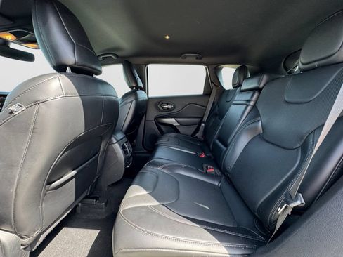 Used 2019 Jeep Cherokee High Altitude AWD/4WD image 11