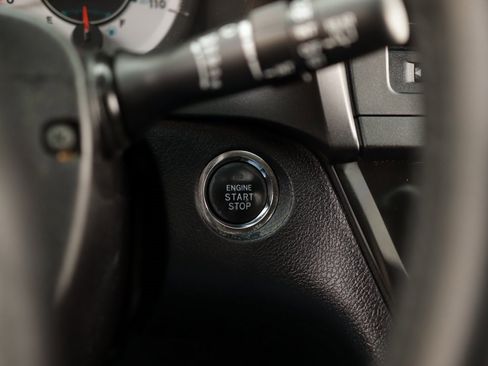 Used 2017 Toyota Sienna SE image 19