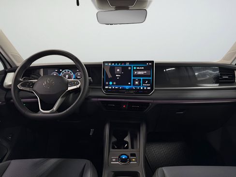 New 2025 Volkswagen Tiguan SE image 11