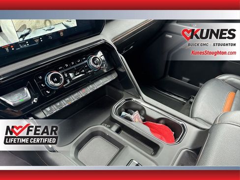 Used 2025 GMC Sierra 2500 AT4 image 35