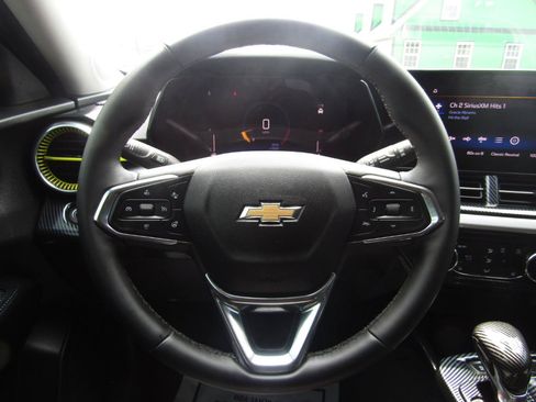 Used 2025 Chevrolet Trax LT w/ Driver Confidence Package FWD image 14