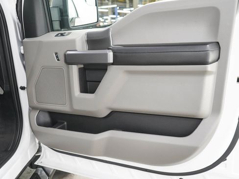 Used 2019 Ford F150 XLT w/ Equipment Group 302A Luxury AWD/4WD image 9