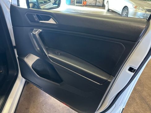 Used 2019 Volkswagen Tiguan SE image 30