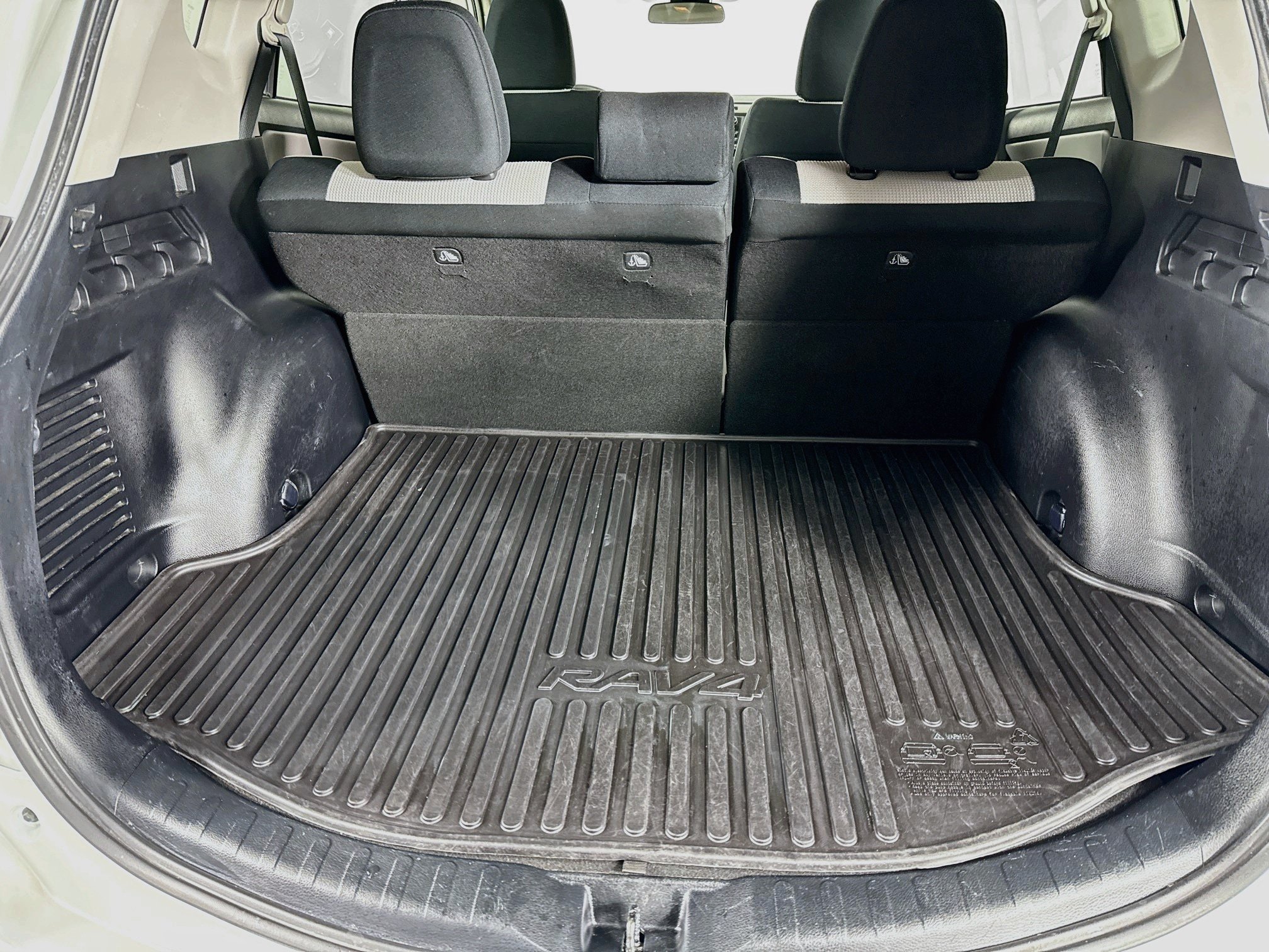 Used 2018 Toyota RAV4 XLE AWD/4WD image 39