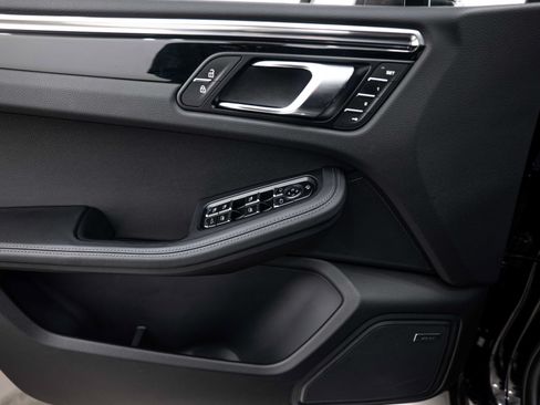 Certified 2026 Porsche Macan Turbo AWD/4WD image 16