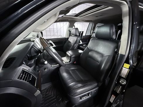 Used 2016 Toyota Land Cruiser image 18