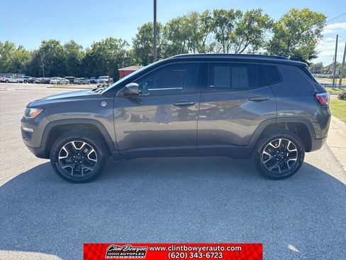 Used 2018 Jeep Compass Trailhawk w/ Leather Interior Group AWD/4WD image 2