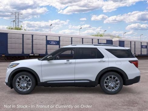 New 2026 Ford Explorer Platinum RWD image 3