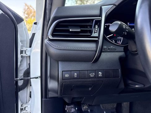 Used 2021 Toyota Camry SE w/ Carpet Mat Package (TMS) FWD image 20