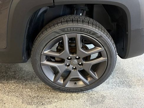 Used 2021 Jeep Renegade Latitude AWD/4WD image 23
