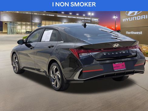 Used 2026 Hyundai Elantra Limited FWD image 9