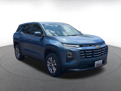 Used 2025 Chevrolet Equinox LT FWD image 3
