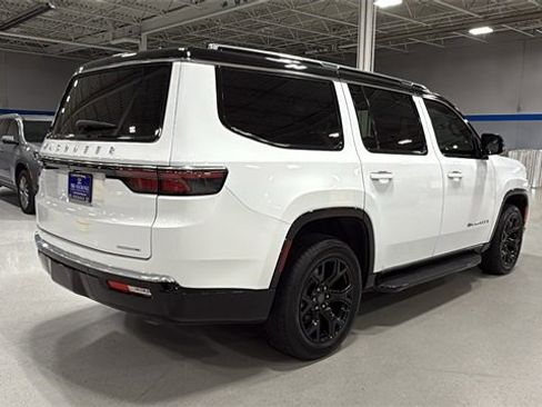 Used 2024 Jeep Wagoneer Series III image 4