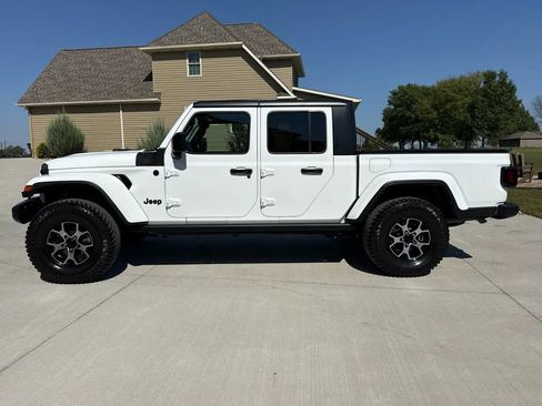 Used 2021 Jeep Gladiator Sport image 2