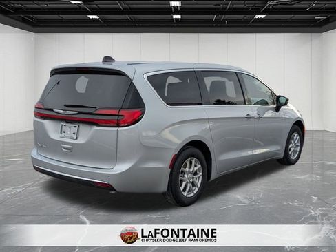 New 2026 Chrysler Pacifica Select FWD image 5